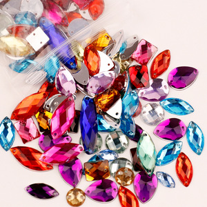 Strass à coudre en acrylique de formes variées, à deux trous, dos plat, pour la confection de robes de mariée, vêtements, sacs, chaussures, pierres et articles d'habillement - Product Image 2