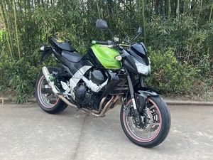 La <span class=keywords><strong>Kawasaki</strong></span> Z750 la plus vendue est puissante, facile à manier et au son agréable. - Product Image 4