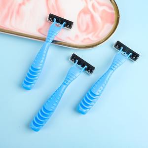 Maquinilla <span class=keywords><strong>de</strong></span> Afeitar Desechable <span class=keywords><strong>de</strong></span> Plástico con Tres Cuchillas <span class=keywords><strong>de</strong></span> <span class=keywords><strong>Acero</strong></span> <span class=keywords><strong>Inoxidable</strong></span>, Portátil y Ligera, para Hoteles, Viajes, Airbnb, Casas <span class=keywords><strong>de</strong></span> Huéspedes y Resorts - Product Image 1