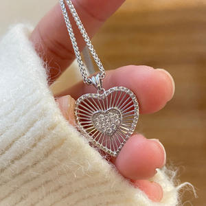 Collar de Plata de Ley S925 con Colgante de Diamante en Forma de Corazón Medieval, Estilo Antiguo, con Relieve, Estilo Trenzado, con Cordón de Tela - Product Image 1