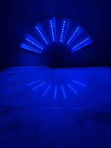 Ventilador de Mano Plegable Luminoso LED al por Mayor para Discotecas, Bares, Bailes y Fiestas Rave - Product Image 4