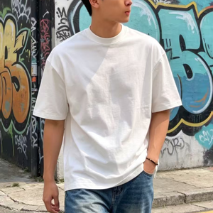 เสื้อยืดโอเวอร์ไซส์ OEM 250 GSM ผ้าฝ้าย 100% เนื้อหนา สีพื้น แขนสั้น สไตล์ลำลอง สตรีทแวร์ ขายส่งจำนวนมาก เสื้อยืดผู้ชาย - Product Image 1