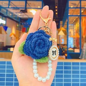 2025 Hot Sales Handmade Lã De Malha Flor Keychain Pérola Charme Crochet Rose Bag Pingente Mulheres Menina Presente Popular Pérolas Chaveiro - Product Image 6