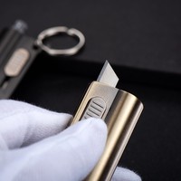 Briquet multifonction en métal coupe-vent durable aux couleurs classiques avec couteau et porte-clés, portable pour les fêtes en extérieur