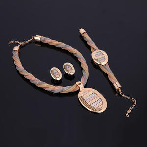 Nuevo Juego de Joyería Fina de Estilo Europeo con Collar, Pendientes y Pulsera para Banquete de Boda - Product Image 3