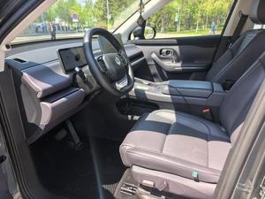 Leapmotor C10 EREV 2024 d'occasion, 210 LiDAR, conduite à gauche, autonomie EV de 210 km, système de conduite intelligent Orin-X, toit ouvrant panoramique longue portée de 1190 km, gris sur violet - Product Image 5