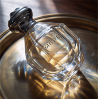 Botella de Perfume de Vidrio Mate Grabado Personalizado de 100 ml con Cuello Prensado de Primera Calidad y Tapa de Aleación de Zinc