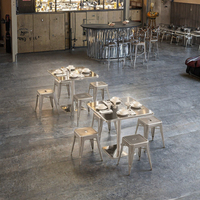 Ensemble de mobilier moderne pour cantine commerciale : Table à manger en acier inoxydable et tabourets empilables en métal pour écoles, personnel, cafétérias et aires de restauration