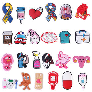 2023 nouveauté personnalisé en PVC souple <span class=keywords><strong>infirmière</strong></span> chaussure breloques mignon dessin animé boucle Bracelets en gros décorations de chaussures en caoutchouc - Product Image 1