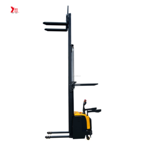 Chariot élévateur à conducteur debout YANCHA <span class=keywords><strong>2</strong></span> tonnes, transpalette électrique complet, gerbeur hydraulique avec déplaceur latéral, 3 kW 24 V, roues PU/Nylon, propulsion arrière - Product Image 3