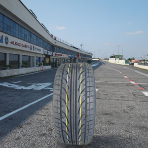 Venta al por mayor Atera 235/45ZR18 <span class=keywords><strong>Hot</strong></span> Patterns Ruedas nuevas Neumáticos de carreras Garajes Neumáticos de goma para turismos - Product Image 2