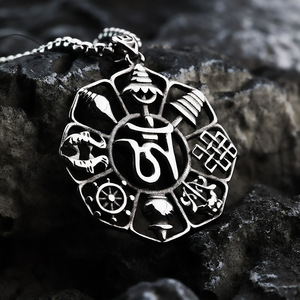 Colgante de acero inoxidable para hombre, collar con símbolo de ocho tesoros huecos, diseño geométrico para uso diario - Product Image 3