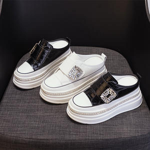 Zapatillas de lona vulcanizadas transpirables de suela gruesa para mujer, estilo casual, a la moda 2026, que combinan con todo, para aumentar la altura. - Product Image 1