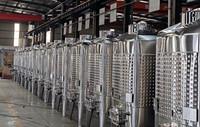Cuves de fermentation pour vins blancs 2000L et vins rouges 3000L avec enveloppe de refroidissement