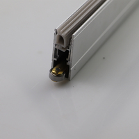 Joint de porte à rouleaux automatique pour porte pivotante à ouverture supérieure ou inférieure, joint de porte automatique avec loquet à rouleaux