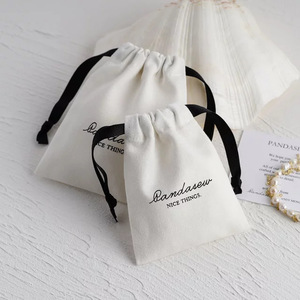 Sac à cordon en toile de coton personnalisé par le fabricant avec impression sérigraphique personnalisable pour le rangement de bijoux et les cadeaux jouets - Product Image 3
