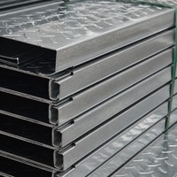 Support de dalle de terrasse robuste et durable en acier galvanisé ignifuge de 200x40cm et 3mm pour applications en bâtiment de grande hauteur et en toiture