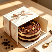 Boîte cadeau carrée écologique à imprimé floral délicat avec ruban en satin et nœud, logo personnalisé en feuille d'or, emballage rigide en papier pour