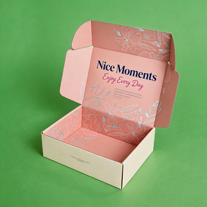 Boîtes d'emballage écologiques roses et blanches mignonnes de qualité supérieure, boîtes personnalisées avec logo, boîtes pour vêtements, boîte pour t-shirts, emballage pour vêtements - Product Image 1