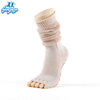 Chaussettes de yoga antidérapantes en gros et sur mesure, chaussettes de Pilates à grip de haute qualité, chaussettes en coton à cinq doigts antidérapants