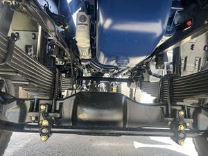 Camion benne poids lourd Shacman F3000 6X4 380ch Diesel Euro 3 pour travaux de construction, cabine orange, vue avant - Product Image 4