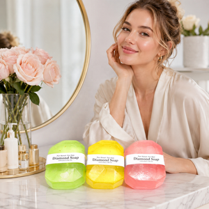 Savon artisanal naturel aux pierres précieuses avec feuille d'or, huile essentielle, hydratant, nettoyant, parfumé, pour le bain, cadeau - Product Image 1