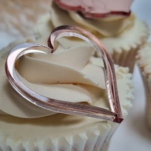 ของตกแต่งคัพเค้กวันแม่รูปหัวใจอะคริลิค น้ำผึ้งและรสหวาน สำหรับตกแต่งเค้ก - Product Image 4