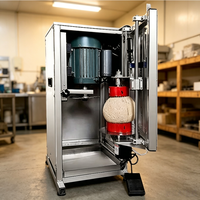 Kosteneffectieve, stabiele, elektrische kokosnoot-openingsmachine voor fruitwinkels, voor de verwerking en voorbereiding van verse kokosnoten.
