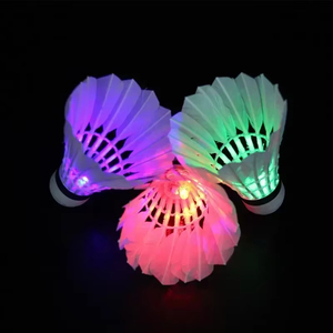 <span class=keywords><strong>Badminton</strong></span> lumineux LED en gros <span class=keywords><strong>de</strong></span> Chine, trois pièces, jeu <span class=keywords><strong>de</strong></span> <span class=keywords><strong>nuit</strong></span> en extérieur, logo personnalisé OEM - Product Image 4