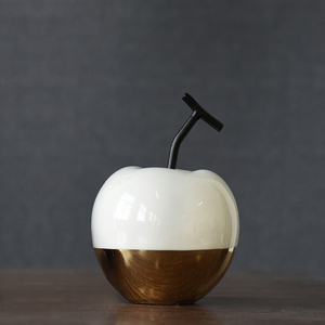 <span class=keywords><strong>Estatua</strong></span> <span class=keywords><strong>de</strong></span> manzana <span class=keywords><strong>de</strong></span> oro negro <span class=keywords><strong>de</strong></span> <span class=keywords><strong>porcelana</strong></span> <span class=keywords><strong>de</strong></span> lujo creativa personalizada para regalos <span class=keywords><strong>de</strong></span> decoración del hogar - Product Image 1