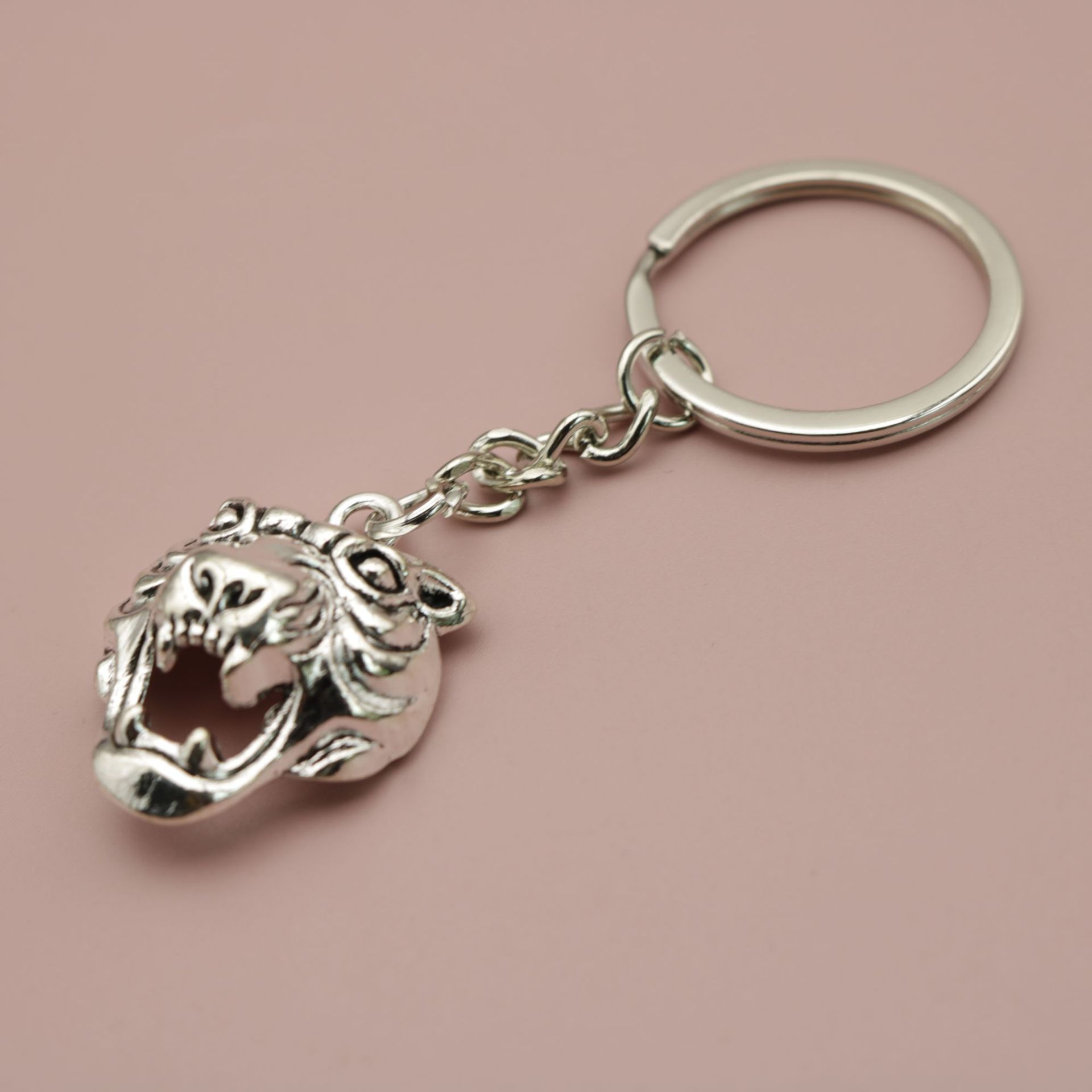 Wholesale Tiger Keychain Pendant Tiger-Shaped Alloy Keychain