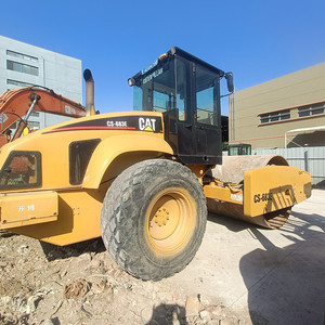 Compacteur vibrant d'occasion CAT CS683E 18,8t, compacteur de sol Caterpillar d'origine - Product Image 1