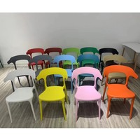 En gros Moderne Empilable Corne PP Restaurant Café Chaises En Plastique pour La Maison Bar Appartement Atelier-Salle À Manger Meubles Gratuit
