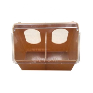 Nouveau Style <span class=keywords><strong>Maison</strong></span> de Cage Inde Jardin Oiseau Pigeon 3 Trous <span class=keywords><strong>Mangeoire</strong></span> Pigeon <span class=keywords><strong>Mangeoire</strong></span> En Plastique Pour Pigeons// - Product Image 1