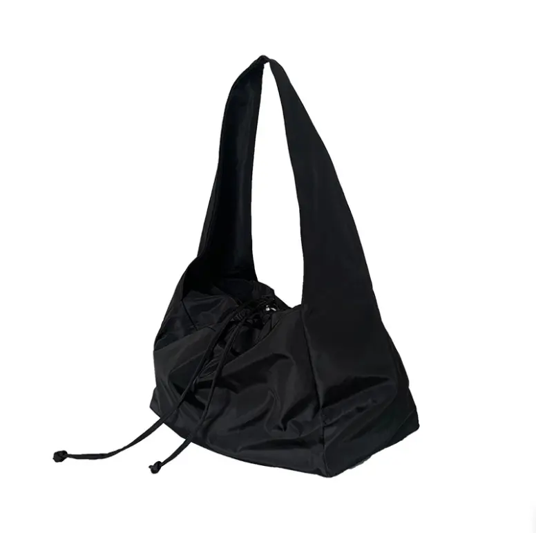 กระเป๋าสะพายไหล่ผ้าไนล่อนสีดำจุของได้เยอะใช้ได้ทั้งชายและหญิง,กระเป๋าทรงสลิงแนวสตรีทลำลองแนวเกาหลีแบบส่วนตัว