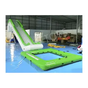 定制充气游艇滑梯充气码头滑梯海洋充气浮动滑梯，带海洋游泳池，用于水上游乐设备