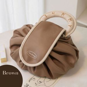 Bolsa de Maquillaje de Viaje de Cuero PU Impermeable con Diseño de Cordón y Asa de Lujo con Logotipo - Product Image 4