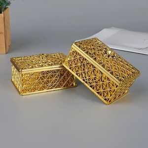 Boîte à bonbons carrée dorée en plastique ajouré pour mariage, boîte à dragées pour <span class=keywords><strong>Ferrero</strong></span> <span class=keywords><strong>Rocher</strong></span>, fête prénuptiale, fiançailles, fournitures cadeaux - Product Image 1