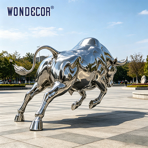 Sculpture de taureau en acier inoxydable sur mesure, statue moderne en métal miroir pour la décoration des places financières - Product Image 3