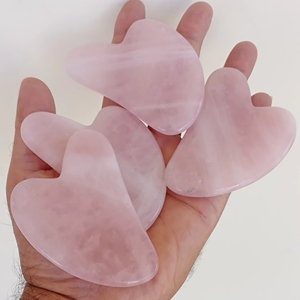 Rodillo masajeador facial de cuarzo rosa natural, hecho a mano por un mayorista indio. - Product Image 1