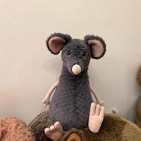 Jouet de souris en peluche douce en polyester, design de dessin animé mignon, animal en peluche pour la décoration de la chambre des enfants