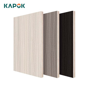 Prix des panneaux de <span class=keywords><strong>contreplaqué</strong></span> HDF en bois grainé laminé bon marché, épaisseur, taille et couleur personnalisables, E0 1 blanc <span class=keywords><strong>noir</strong></span> placage mélamine 4x8 - Product Image 3