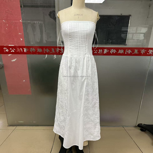 Abito Lungo Bianco in Pizzo Senza Spalline Personalizzato per Donna con Corpetto Arricciato Vestiti Bandeau per Signore - Product Image 4