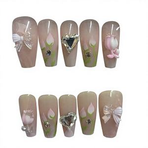 Unghie finte Pink & Dimond Press-on per una manicure veloce e temporanea - Product Image 1