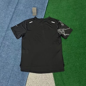 NUOVA T-shirt da uomo a rapida asciugatura con design in rete traspirante per allenamento in palestra e attività sportive all'aperto - Product Image 6