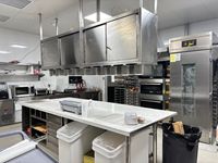 Équipement de Cuisine Professionnelle en Acier Inoxydable, Ensemble Complet pour Restaurants et Hôtels, Plan de Travail Inclus