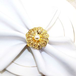 Anneaux de serviette en métal robustes au design floral, très demandés, pour la décoration de table de Noël, de mariage ou de dîner - Product Image 3
