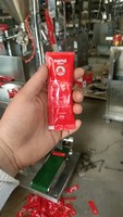 Machine d'emballage verticale pour sachets de pâte de ketchup de tomate, de miel et autres pâtes