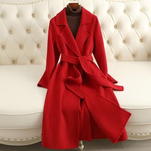 Abrigo LARGO DE Cachemira de doble cara para mujer en un estilo Hedy, con un aspecto ajustado y elegante, hecho de abrigo de lana. - Product Image 3