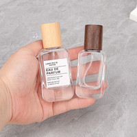 Precio de Fábrica, Botella de Perfume Cuadrada Vacía de 20ml, 35ml, 50ml, Recargable, de Vidrio, con Tapa de Madera de Nogal/Haya